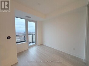 60 Central Park Roadway in Toronto, ON - Building Photo - Building Photo