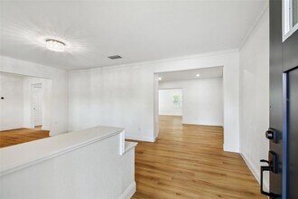 4802 W Longfellow Ave in Tampa, FL - Building Photo - Building Photo