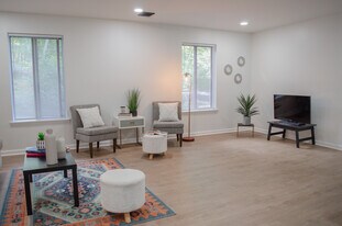 Woodland Country Apartments in Kingston, NY - Building Photo