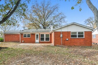13 Cricket Ct in Florissant, MO - Building Photo - Building Photo