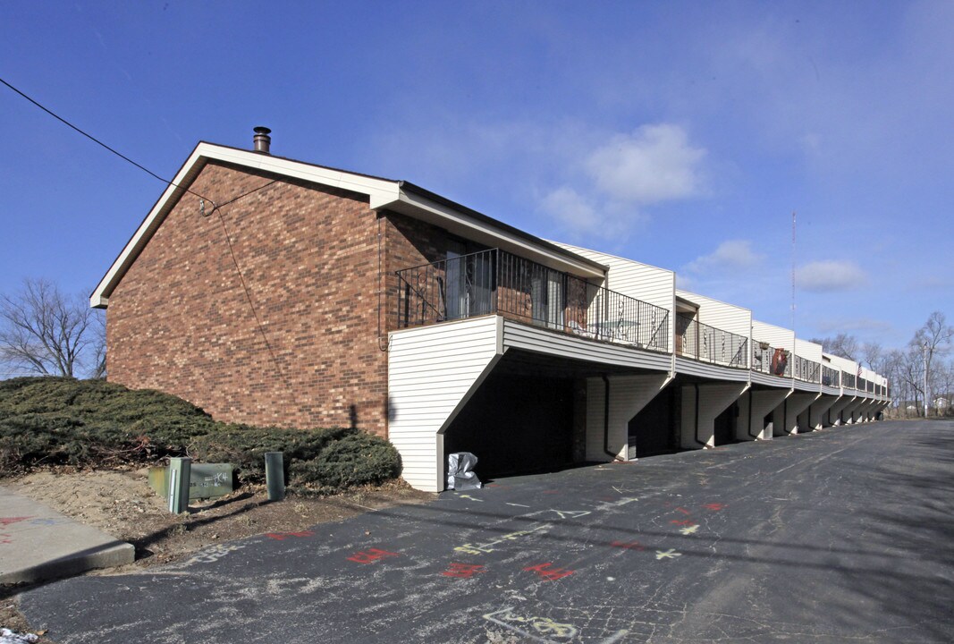 Hollow Wood Green in Rockford, IL - Building Photo