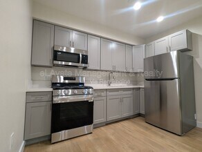 14411 Vanowen St in Los Angeles, CA - Building Photo - Building Photo