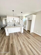 2537 E Southgate Ave in Phoenix, AZ - Building Photo - Building Photo