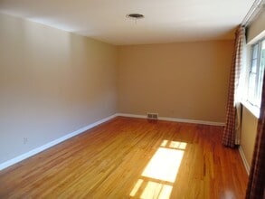 1206 Park Center St in Benbrook, TX - Building Photo - Building Photo