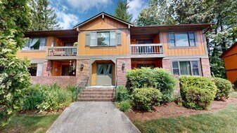 1767 Haywood Manor Rd in Hendersonville, NC - Building Photo