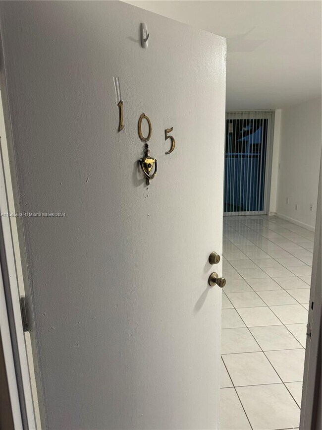 8045 NW 7th St-Unit -2105 in Miami, FL - Building Photo - Building Photo