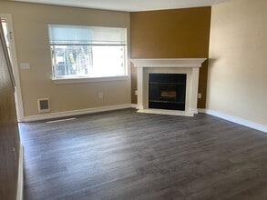 412 Center Rd in Everett, WA - Building Photo - Building Photo