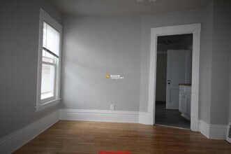 102 W Irving Ave in Oshkosh, WI - Building Photo - Building Photo