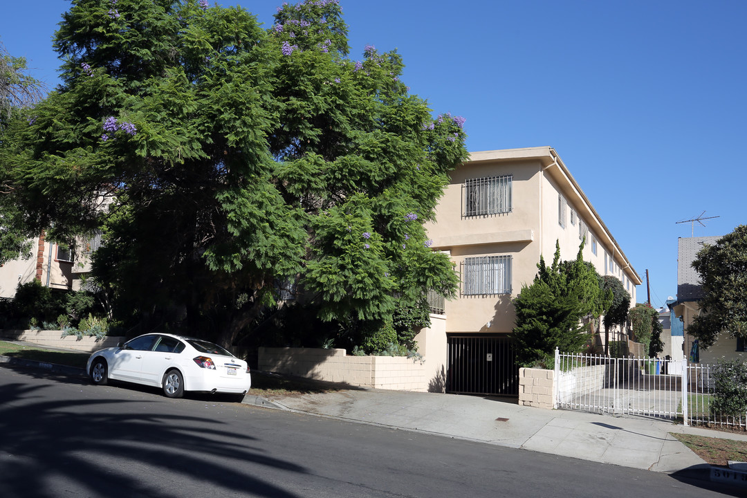 5025 Maplewood Ave in Los Angeles, CA - Building Photo