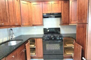 56 Marlboro Rd in Valley Stream, NY - Building Photo