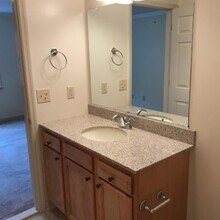 Oak Brook Commons in Clifton Park, NY - Foto de edificio - Building Photo