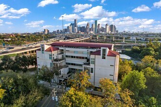 102 Quitman St in Houston, TX - Building Photo - Building Photo