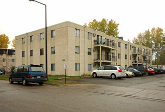 1851 Magnolia Ave in St. Paul, MN - Foto de edificio - Building Photo