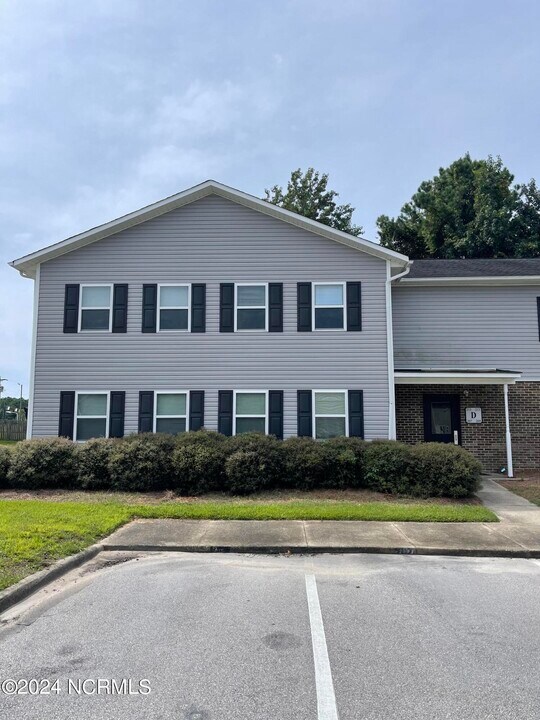 215 Cordell Cir in Jacksonville, NC - Building Photo