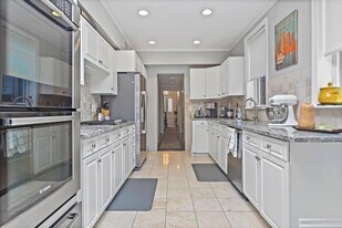 12 Auburn St, Unit B in Boston, MA - Building Photo