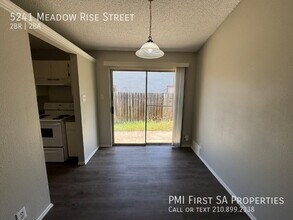 5241 Meadow Rise St in San Antonio, TX - Building Photo - Building Photo