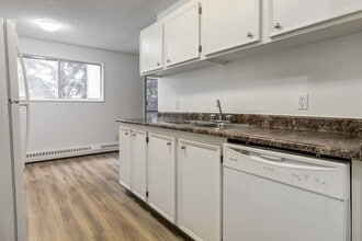 Victoria County in Edmonton, AB - Building Photo - Building Photo