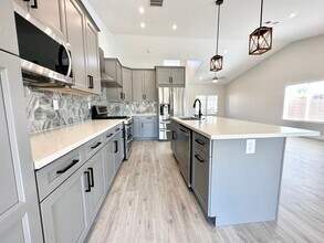 78795 Birchcrest Cir in La Quinta, CA - Building Photo - Building Photo