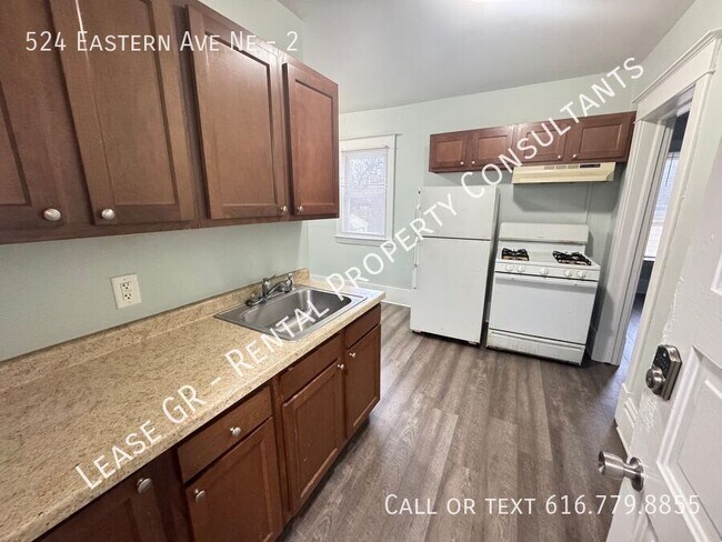 524 Eastern Ave NE-Unit -2 in Grand Rapids, MI - Foto de edificio - Building Photo