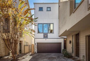 5223 Eigel St in Houston, TX - Building Photo