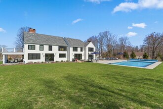 2 Meadows Edge in Redding, CT - Building Photo - Building Photo