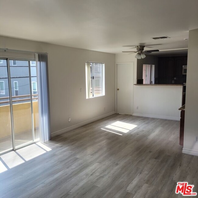 1200 S Shenandoah St, Unit 303 in Los Angeles, CA - Building Photo - Building Photo