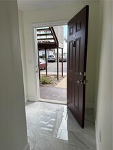 9201 Tudor Dr in Tampa, FL - Building Photo - Building Photo