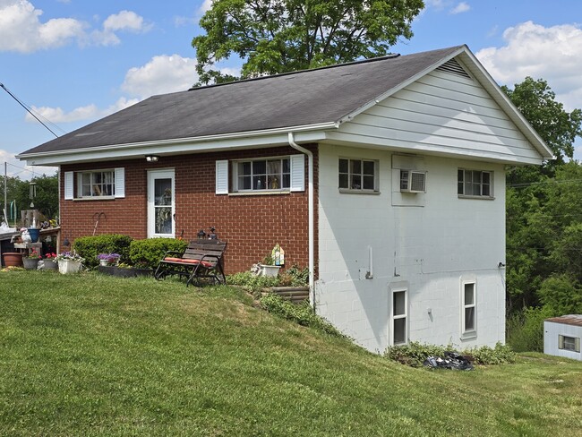 property at 7914 Hall Ridge Rd
