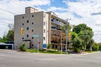 Skyview Ross in Barrie, ON - Building Photo - Building Photo