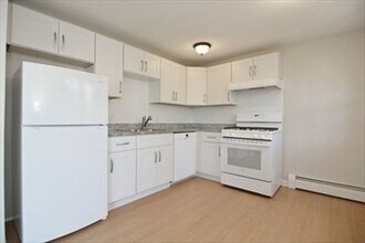 41 Farrwood Ave in North Andover, MA - Building Photo - Building Photo