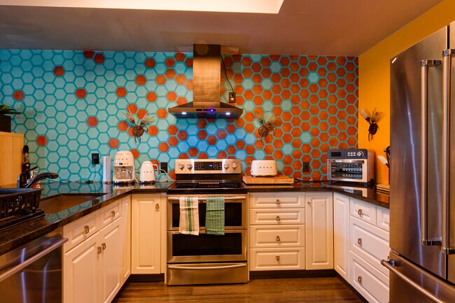 10728 Whyte Av NW in Edmonton, AB - Building Photo - Building Photo