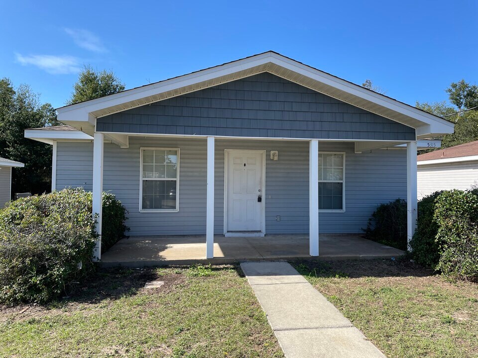 5315 Cartier Dr in Pensacola, FL - Building Photo