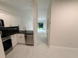 1300 Wiley St in Hollywood, FL - Building Photo