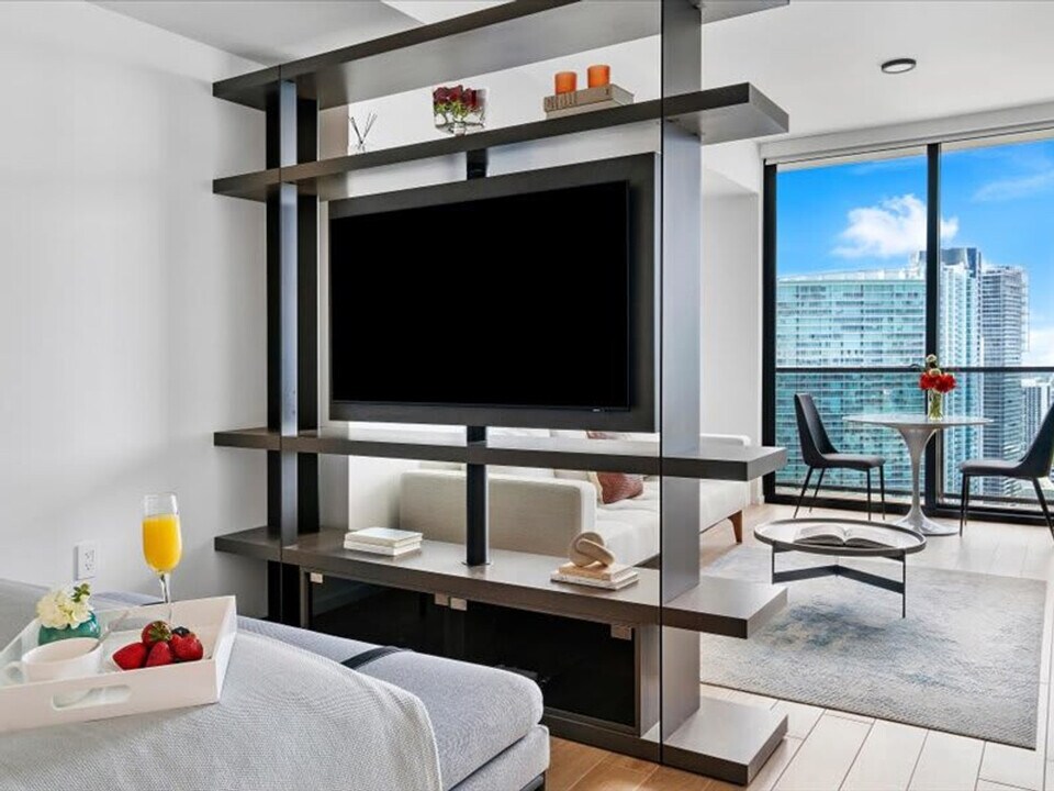 398 NE 5th St in Miami, FL - Building Photo