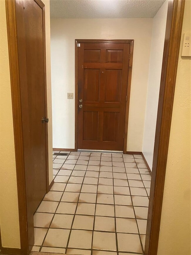 1732 Lionsgate Cir in Bethany, OK - Building Photo - Building Photo