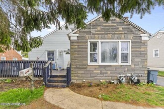 207 Oakwood Ave in Long Branch, NJ - Building Photo - Building Photo