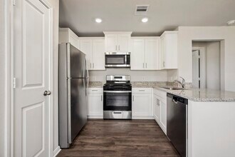 10411 Red Cardinal Dr in Cleveland, TX - Building Photo - Building Photo