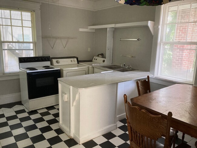 property at 1413 W 4th St
