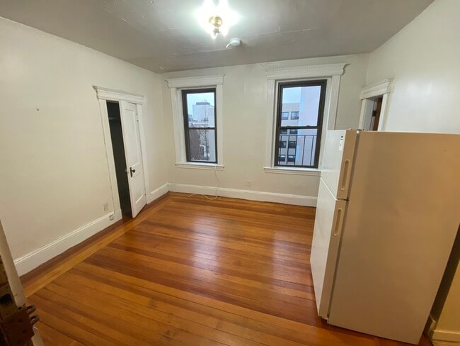 59 Burbank St, Unit 3 photo'