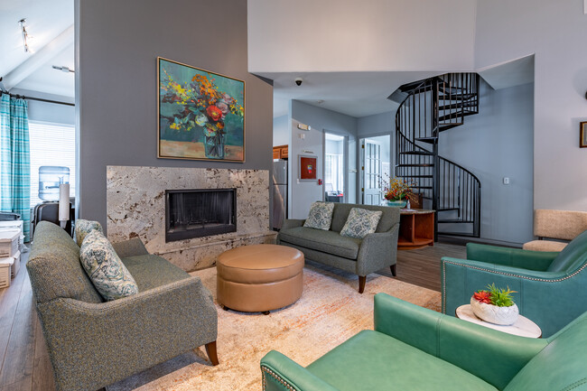 Elan Gardens Apartments in San Antonio, TX - Building Photo - Interior Photo