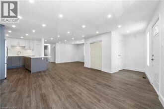 1498 Paddington Ct in Burlington, ON - Building Photo - Building Photo
