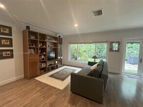 606 Alminar Ave in Coral Gables, FL - Building Photo - Building Photo