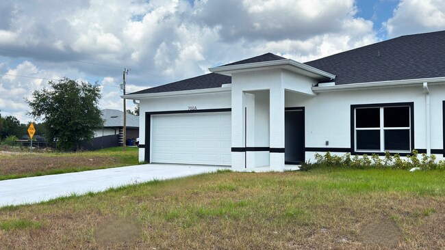 702 Broadway Ave in Lehigh Acres, FL - Building Photo - Building Photo