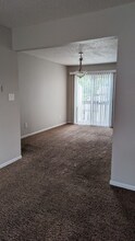 204 NE Cedar Ct in Blue Springs, MO - Building Photo - Building Photo