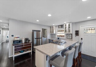 706A W Glebe Rd in Alexandria, VA - Foto de edificio - Building Photo