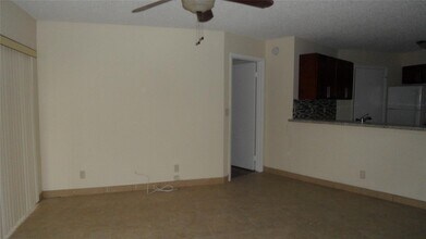 9999 Summerbreeze Dr, Unit 1007 in Sunrise, FL - Building Photo - Building Photo