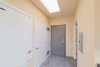 317 Lester Ave in Oakland, CA - Foto de edificio - Building Photo