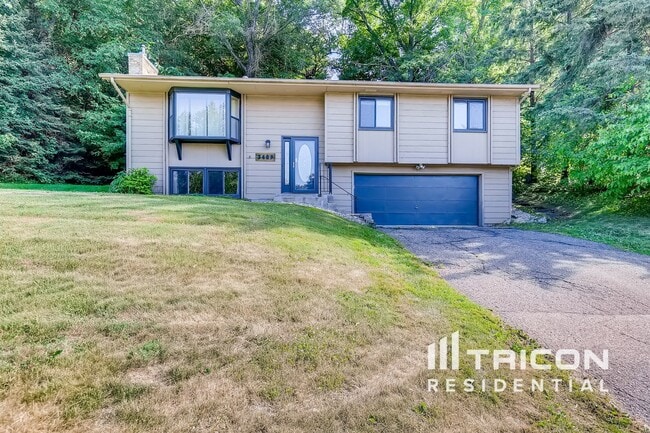3409 Brookview Dr in Burnsville, MN - Building Photo - Building Photo