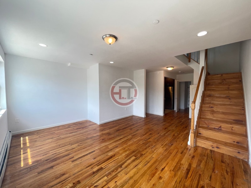 1111 Adee Ave in Bronx, NY - Building Photo