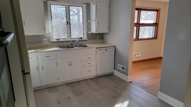 404 Crestwood Ct in Endicott, NY - Building Photo - Building Photo